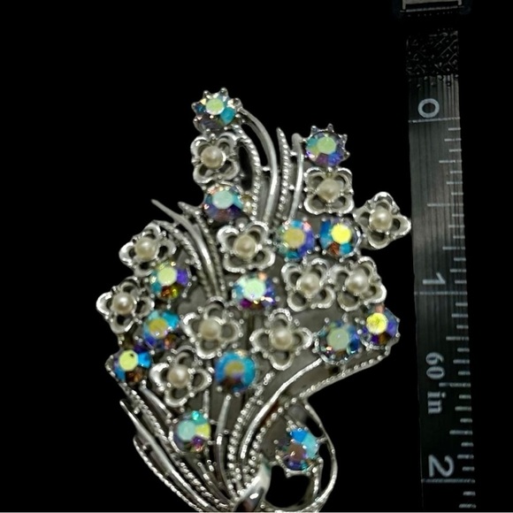 Vintage Signed Pegasus Coro AB and Faux Pearl Floral Brooch - Picture 9 of 9
